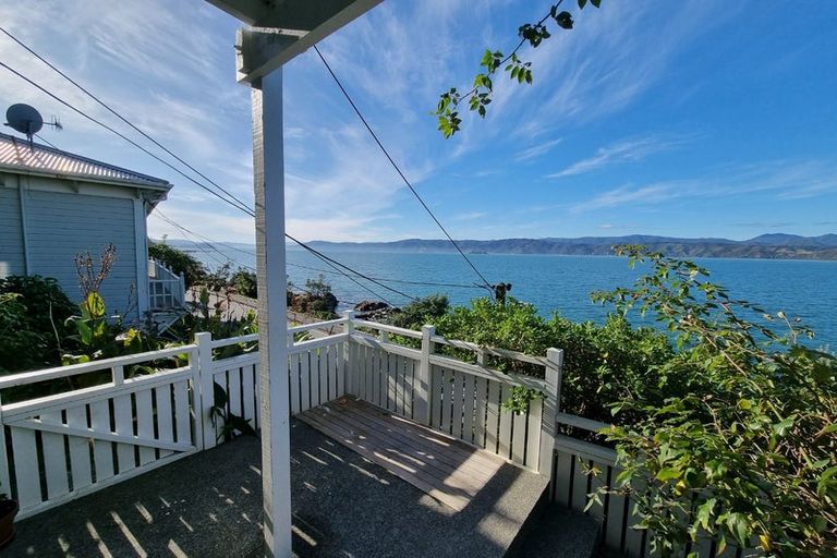 Photo of property in 425 Karaka Bay Road, Karaka Bays, Wellington, 6022