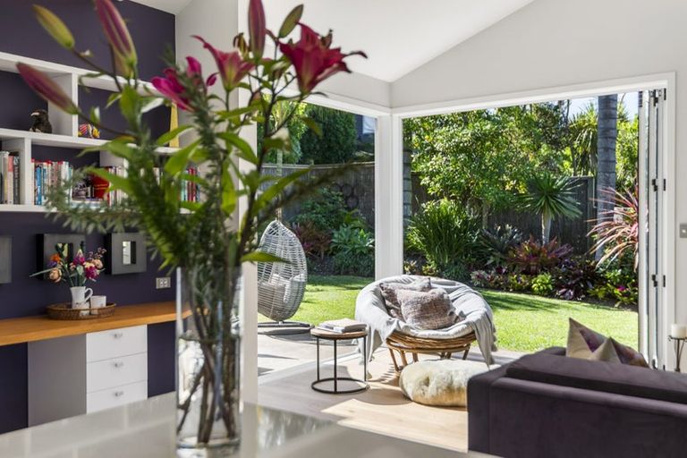 Photo of property in 8 Tree Fern Trail, Campbells Bay, Auckland, 0630