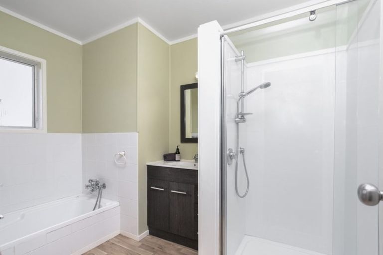 Photo of property in 3 Seabar Place, Glen Eden, Auckland, 0602