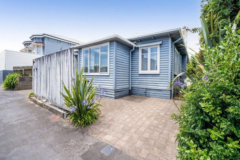 Photo of property in 259 Saint Aubyn Street, New Plymouth, 4310