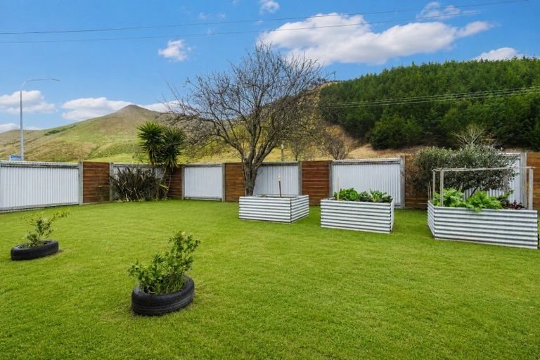 Photo of property in 2 Worsley Street, Tamarau, Gisborne, 4010