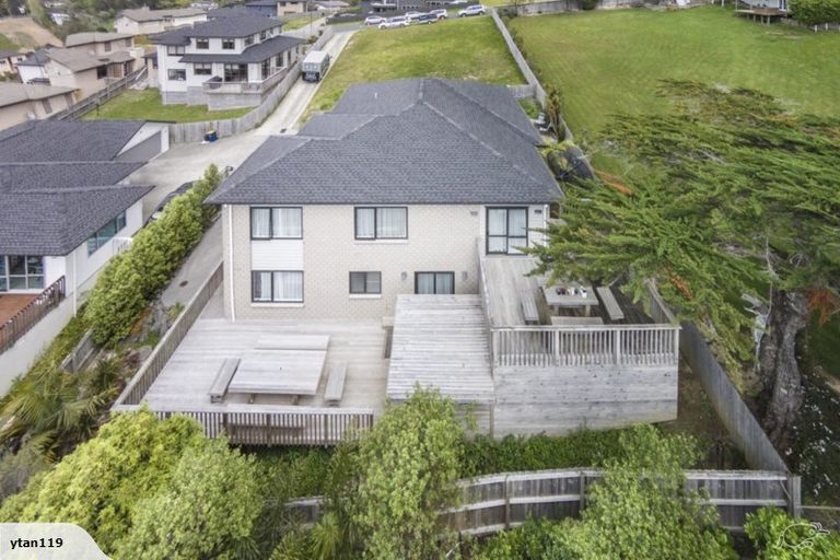 Photo of property in 10 Namsan Close, Fairview Heights, Auckland, 0632