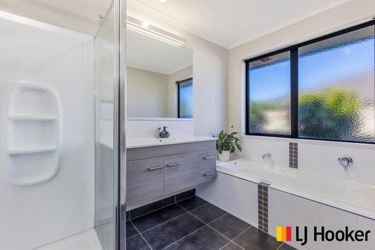 Photo of property in 36 Sunningdale Street, Wattle Downs, Auckland, 2103