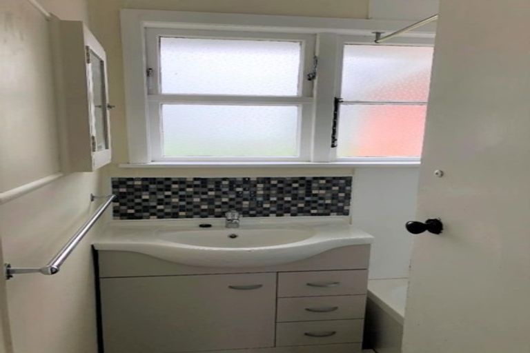 Photo of property in 10 Temuera Street, Otaki, 5512