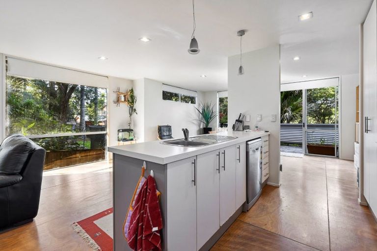 Photo of property in 209 Laingholm Drive, Laingholm, Auckland, 0604