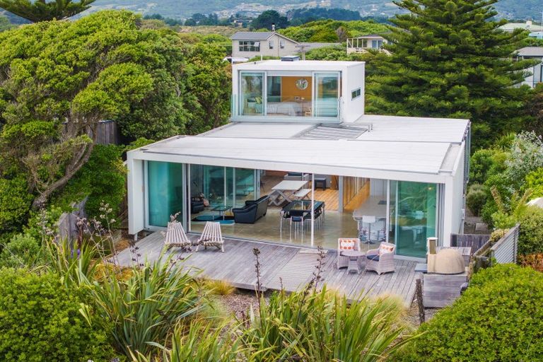 Photo of property in 31 Field Way, Waikanae Beach, Waikanae, 5036