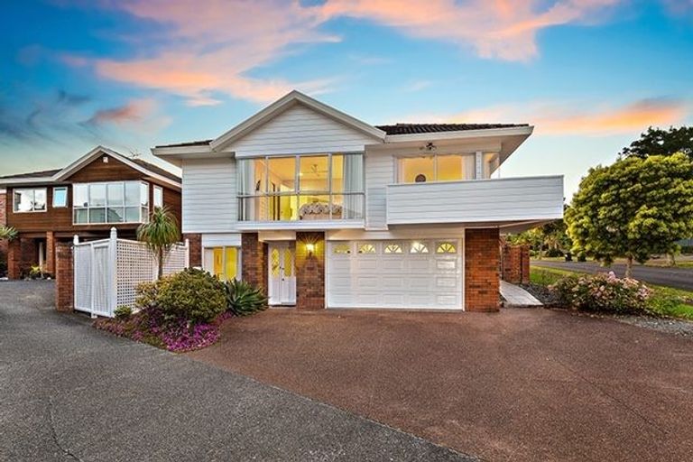 Photo of property in 2/16 Bluefin Way, West Harbour, Auckland, 0618