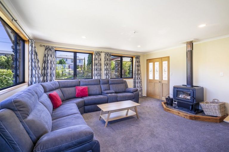 Photo of property in 15 Home Street, Manapouri, 9679