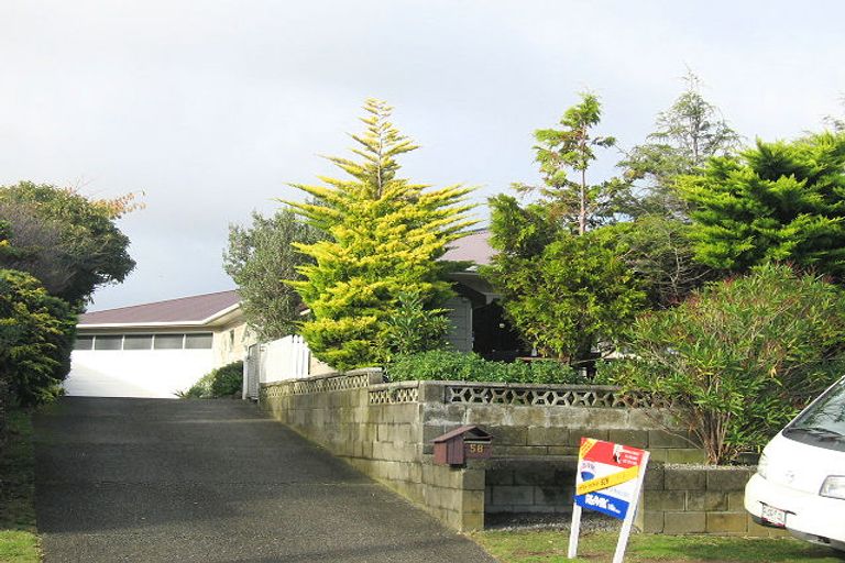 Photo of property in 58 Gray Avenue, Paraparaumu Beach, Paraparaumu, 5032