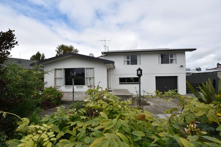 Photo of property in 1 Ferry Road, Tuatapere, 9620