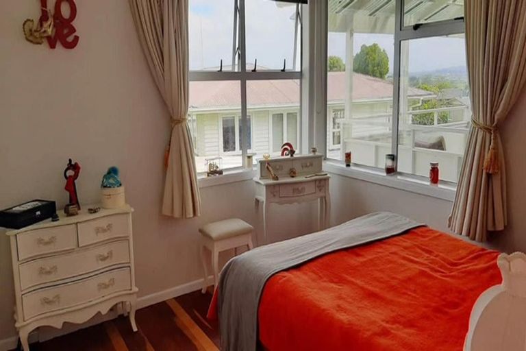 Photo of property in 16 Carole Crescent, Pakuranga, Auckland, 2010