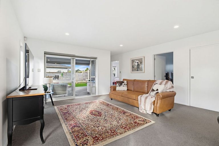 Photo of property in 16 Domain Street, Waiuku, 2123
