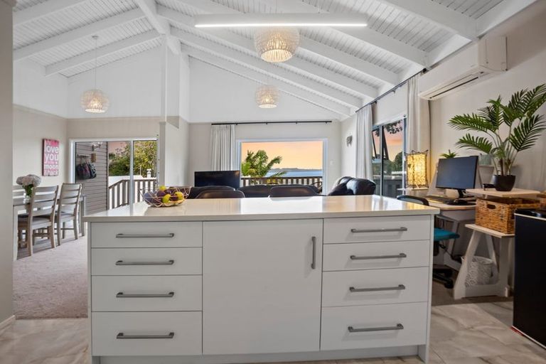 Photo of property in 11 Moana Drive, Tanners Point, Katikati, 3177