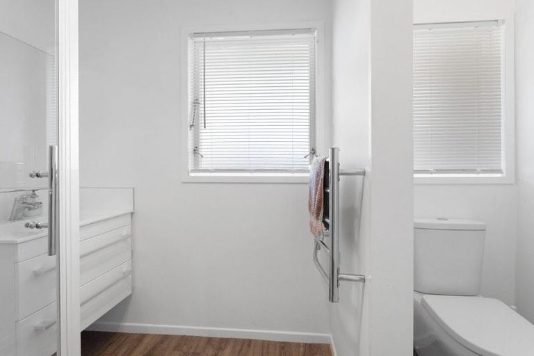 Photo of property in 4 Greenwood Place, Paraparaumu, 5032