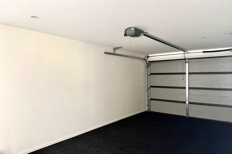 Photo of property in 17b Martin Place, Kelston, Auckland, 0602