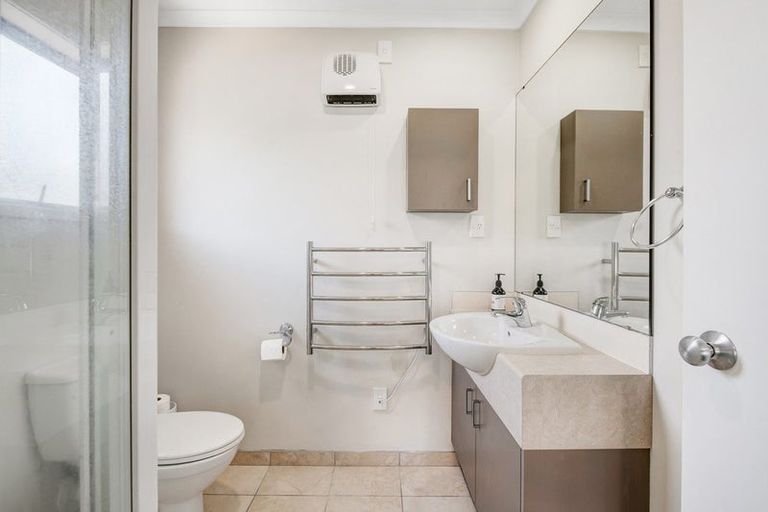 Photo of property in 7 Kingtide Place, Red Beach, 0932