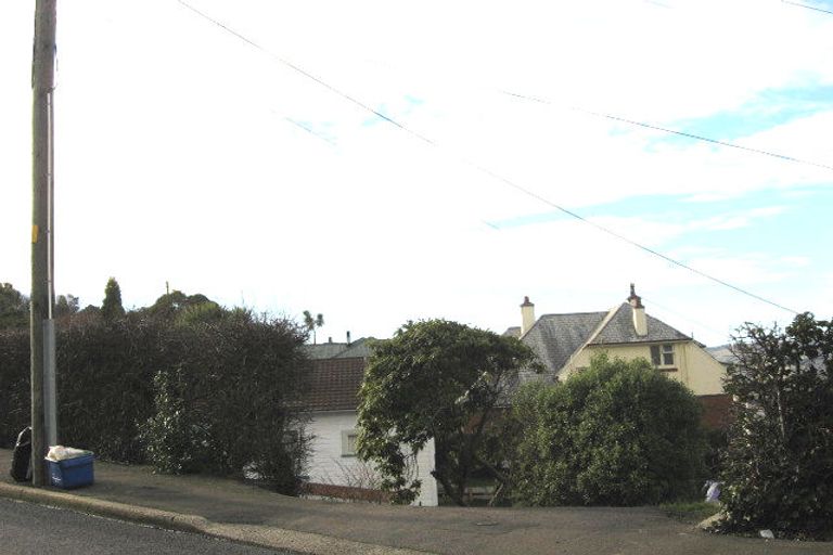 Photo of property in 16 Adderley Terrace, Ravensbourne, Dunedin, 9022