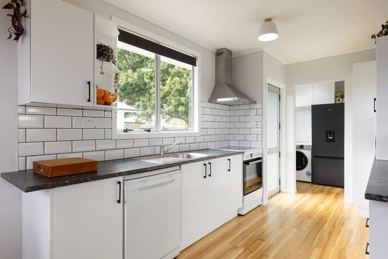 Photo of property in 103 Collins Road, Melville, Hamilton, 3206