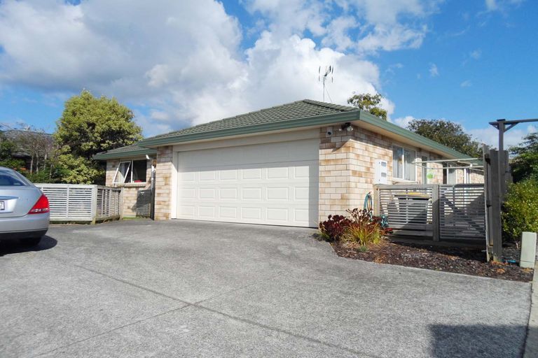 Photo of property in 10a Pantera Way, Hillpark, Auckland, 2102