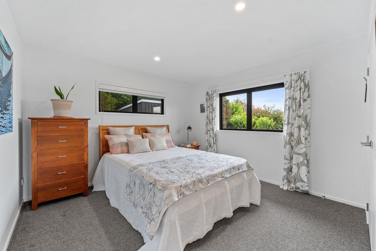 Photo of property in 6 Laly Haddon Place, Matakana, Warkworth, 0985