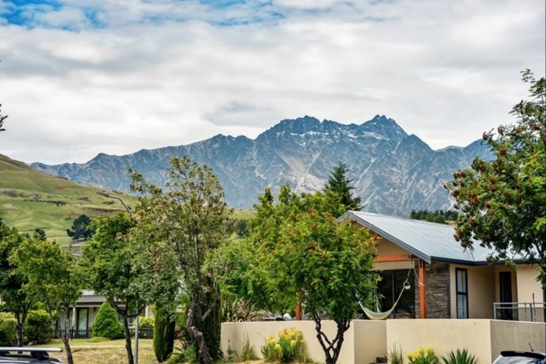 Photo of property in 38 Oregon Drive, Kelvin Heights, Queenstown, 9300