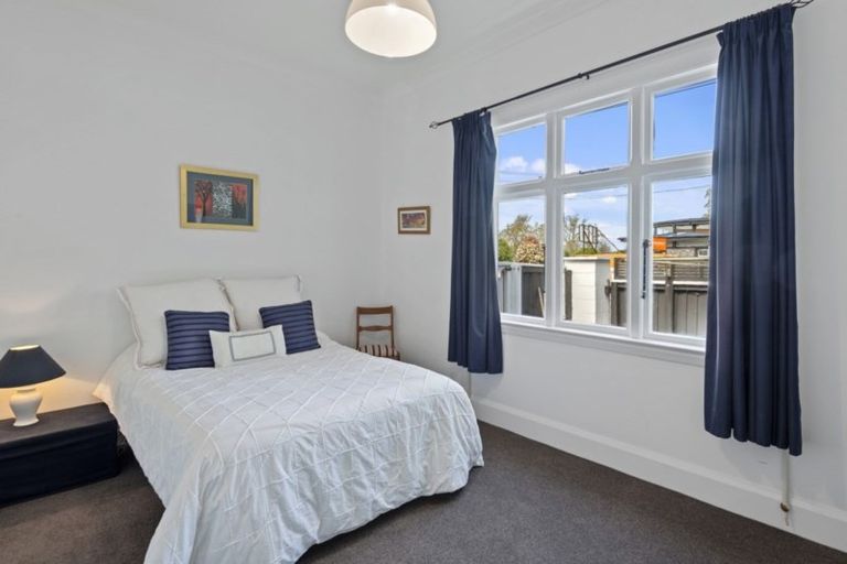 Photo of property in 33 Saint Andrews Square, Strowan, Christchurch, 8052