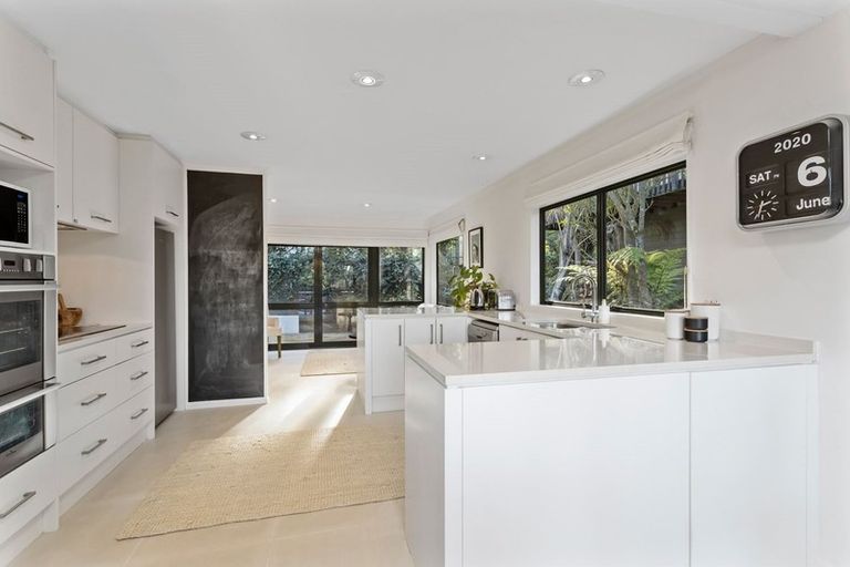 Photo of property in 1/2 Parr Terrace, Castor Bay, Auckland, 0620