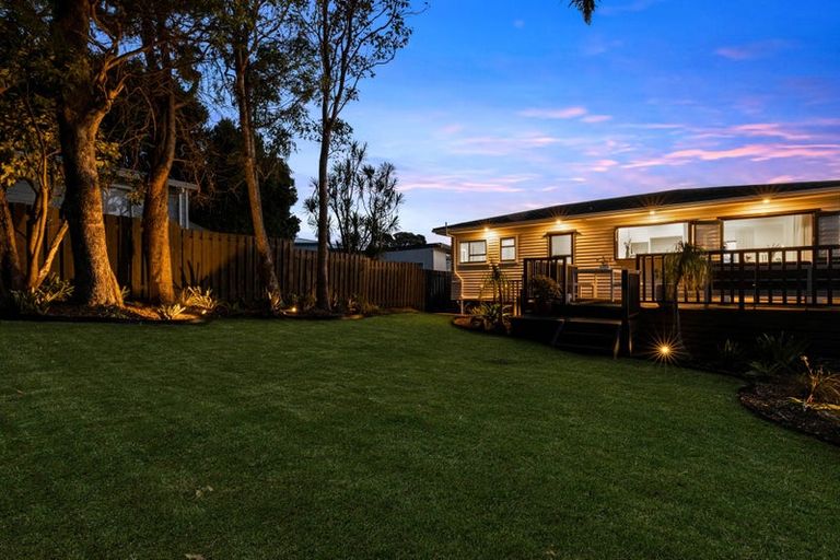 Photo of property in 19 Highland Avenue, Titirangi, Auckland, 0604