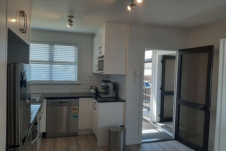 Photo of property in 1 Alan Avenue, Henderson, Auckland, 0610