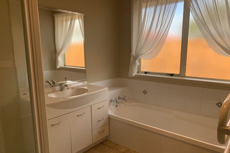 Photo of property in 12 Beachmere Place, Papamoa Beach, Papamoa, 3118