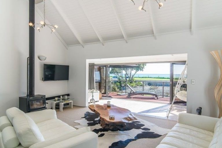 Photo of property in 82 Marine Parade, Paraparaumu Beach, Paraparaumu, 5032