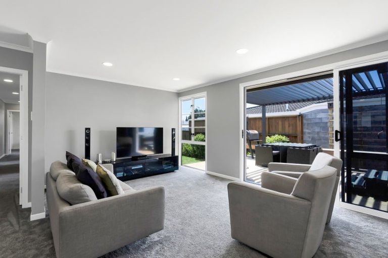 Photo of property in 132 Govett Avenue, Frankleigh Park, New Plymouth, 4310