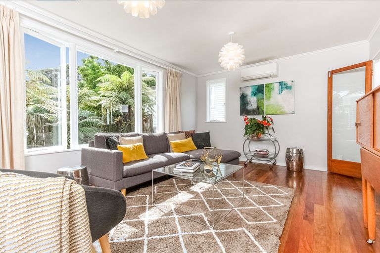 Photo of property in 1/14 Norman Road, Titirangi, Auckland, 0604