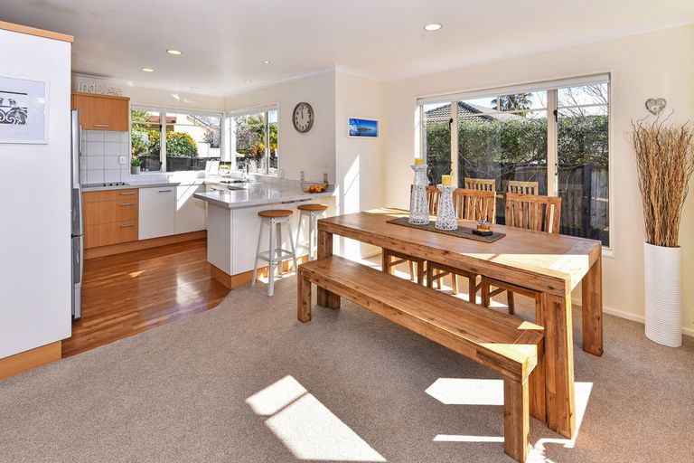 Photo of property in 14 Fairfield Lane, East Tamaki Heights, Auckland, 2016