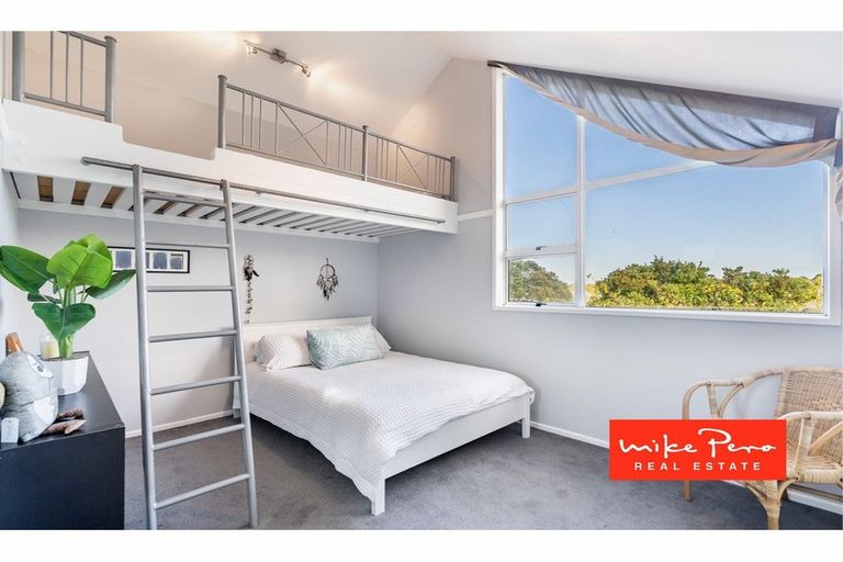 Photo of property in 24 Arama Avenue, Titirangi, Auckland, 0604