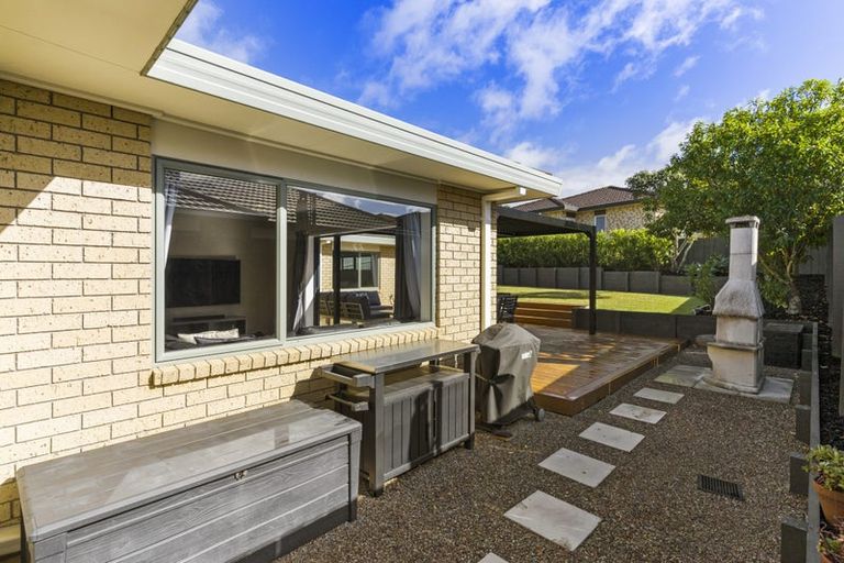 Photo of property in 71 Kath Hopper Drive, Orewa, 0931