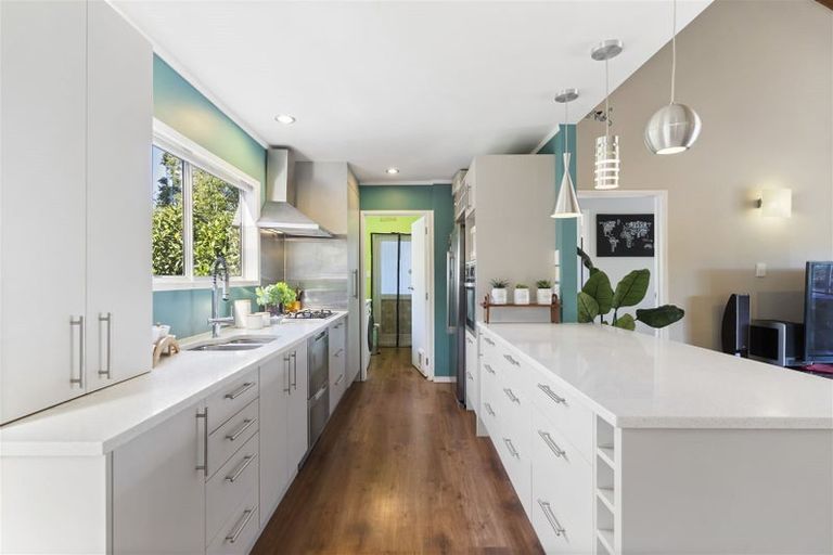 Photo of property in 36 Houston Place, Bayview, Auckland, 0629