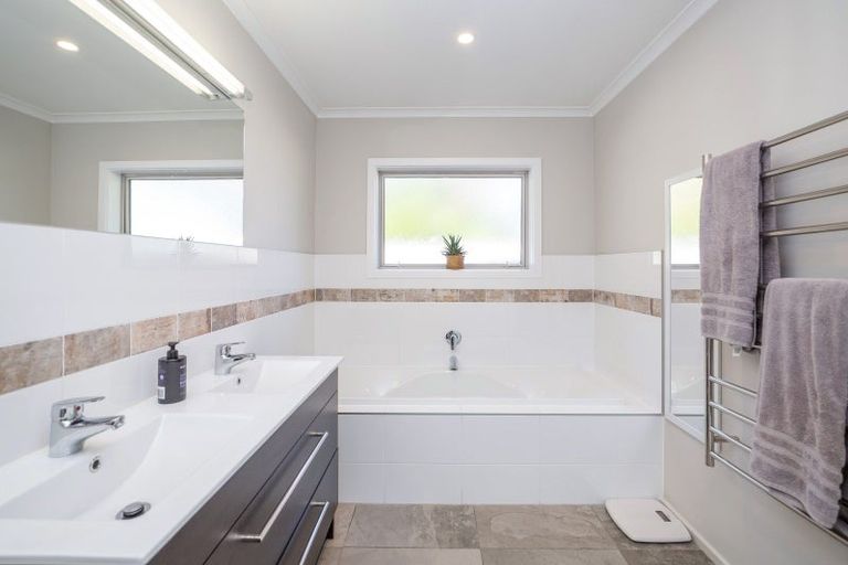 Photo of property in 162 East Street, Greytown, 5712