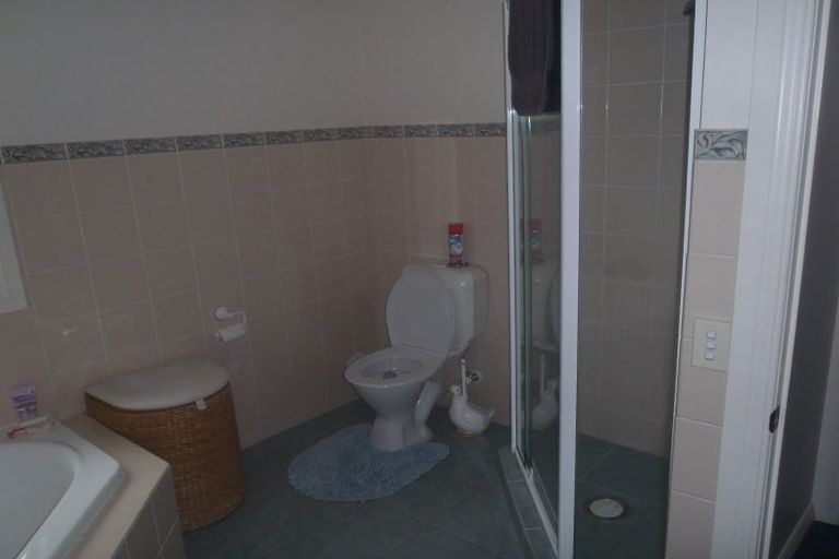 Photo of property in 6 Roy Maloney Drive, Henderson, Auckland, 0612