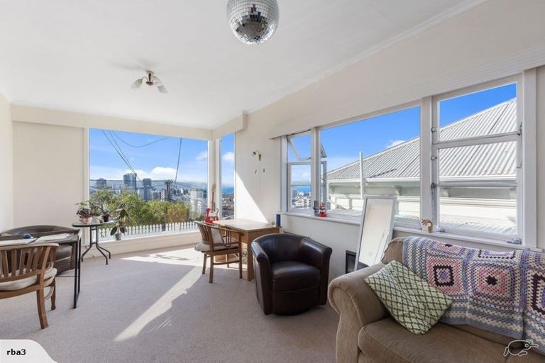 Photo of property in 11 Maarama Crescent, Aro Valley, Wellington, 6021