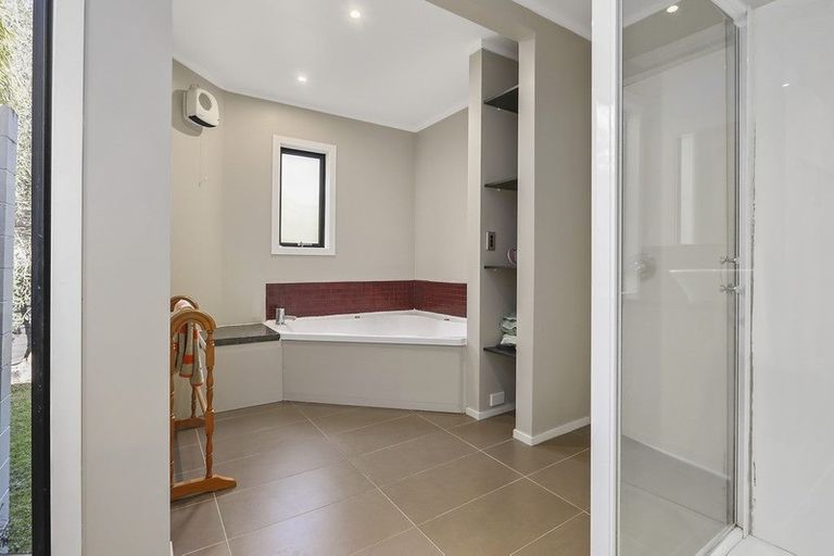 Photo of property in 37 Korotaha Terrace, Rothesay Bay, Auckland, 0630