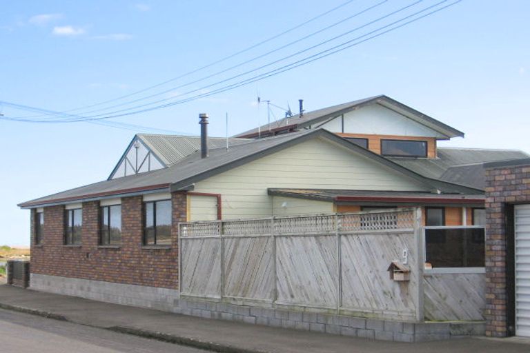 Photo of property in 9 Dawick Street, Foxton Beach, Foxton, 4815