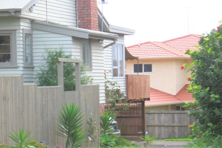 Photo of property in 2/85 Kowhai Road, Mairangi Bay, Auckland, 0630