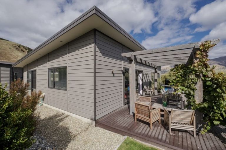 Photo of property in 16 Islington Place, Wanaka, 9305