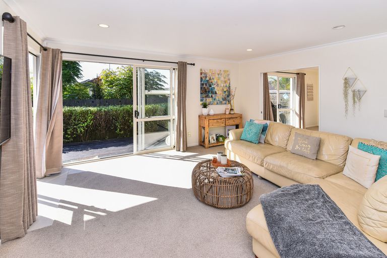 Photo of property in 14 Fairfield Lane, East Tamaki Heights, Auckland, 2016