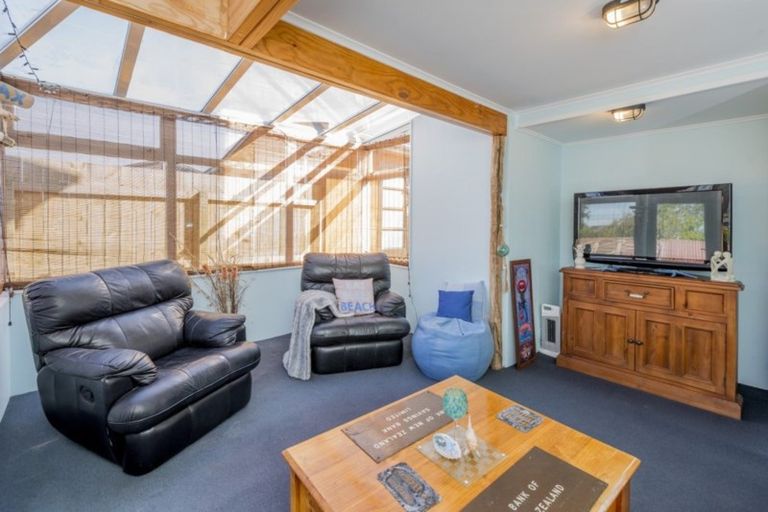 Photo of property in 6 Huia Street, Foxton Beach, Foxton, 4815