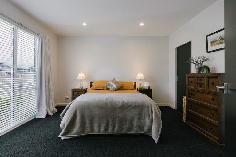 Photo of property in 10 Monaco Grove, Fitzherbert, Palmerston North, 4410