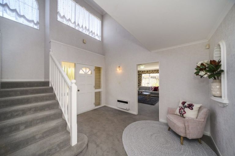 Photo of property in 15 Rosebank Avenue, Kelvin Grove, Palmerston North, 4414