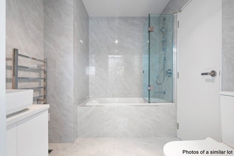 Photo of property in 5/10 Vinifera Place, Fairview Heights, Auckland, 0632