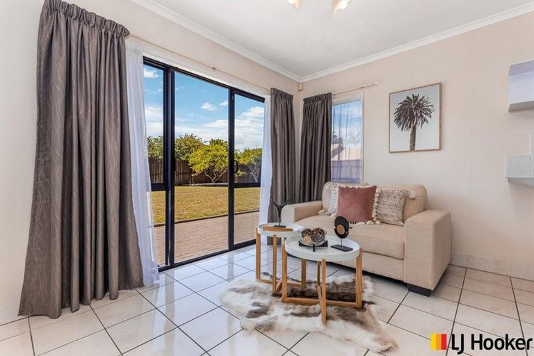 Photo of property in 11 Trossach Place, Wattle Downs, Auckland, 2103